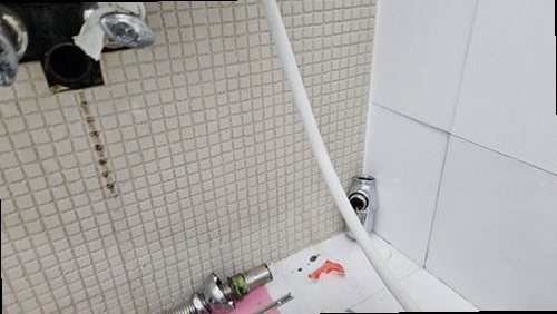 하남 누수탐지 욕실 천장 누수 흔적과 점검 중인 현장