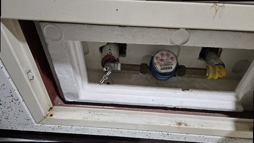 오산 누수탐지 수도계량기 별침과 밸브를 확인하는 현장