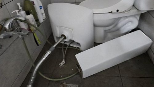 김포 누수탐지 세면대 하부 배관 점검 장면