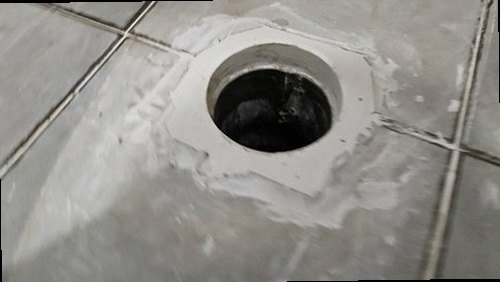 권선구 누수탐지 공압 게이지와 청음탐지 장비로 배관을 점검하는 모습