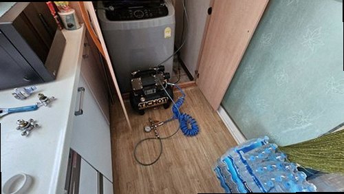 권선구 누수탐지 안방 천장 얼룩과 벽지 변색을 확인하는 현장