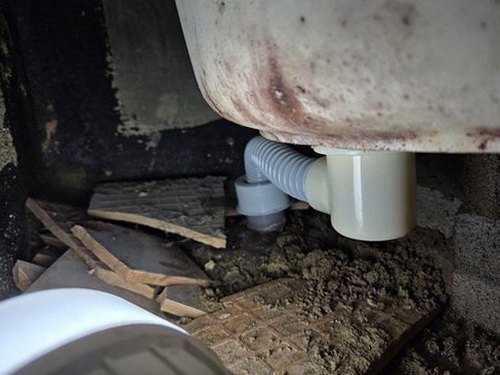 권선구 누수탐지 혼합가스 탐지와 청음 장비로 배관 주변을 점검하는 과정