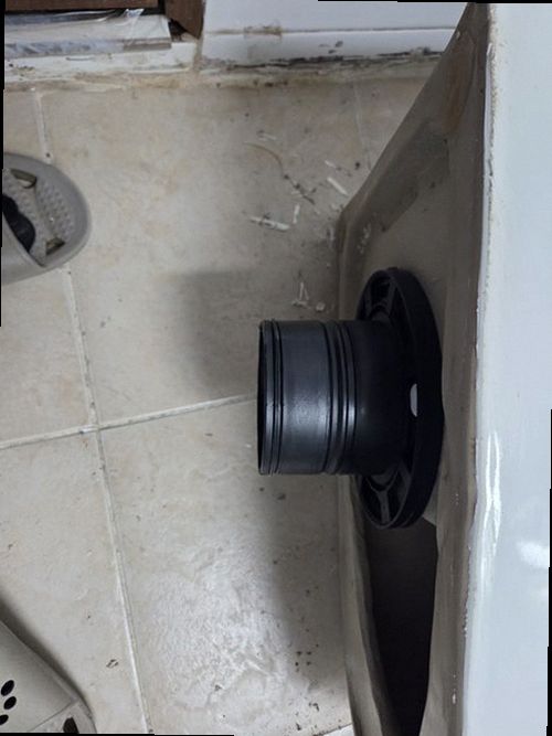 시흥 누수탐지 베란다 창틀과 벽면에 생긴 물자국 및 결로 흔적