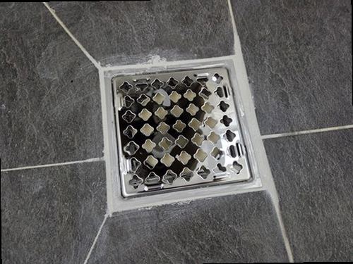 성북구 누수탐지 욕실 유가와 타일 주변 방수 상태를 점검하는 현장