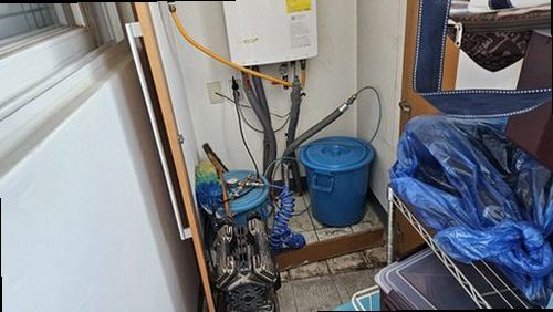 삼선동 누수탐지 수도계량기 별침과 누수 흔적을 확인하는 모습
