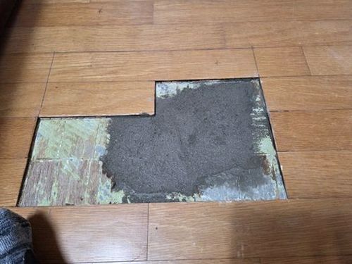 만안구 누수탐지 천장 얼룩 부위를 점검하는 열화상 카메라 촬영 장면