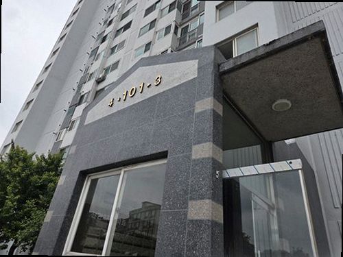 금천구 누수탐지 욕실 바닥과 아래층 천장 누수 흔적을 확인하는 현장