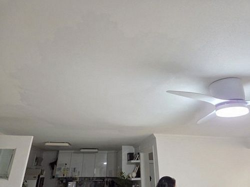 금천구 누수탐지 천장 모서리에 번진 누수 얼룩