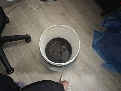 제물포구 누수탐지 천장 얼룩과 욕실 바닥 배수구 주변을 점검하는 누수 진단 현장