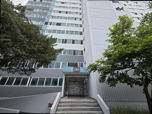 마포구 누수탐지 수도계량기와 실내 배관 구조를 확인하는 모습