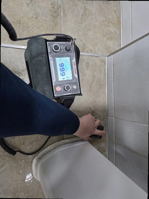 마포구 누수탐지 아랫집 천장에 발생한 누수 흔적과 물자국