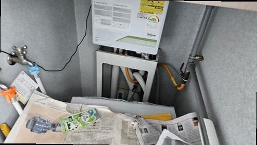 영등포구 누수탐지 수도계량기 별침과 보일러 배관을 확인하는 모습