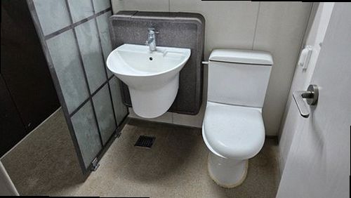 영등포구 누수탐지 욕실 바닥과 아래층 천장 누수 흔적을 확인하는 현장