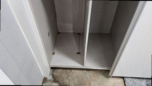 영등포구 누수탐지 천장 얼룩과 배관 누수 원인을 비교하는 점검 모습