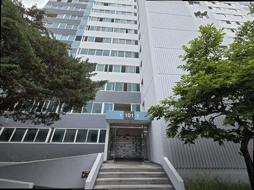 동작구 누수탐지 천장 물자국과 누수 원인을 비교하는 점검 장면