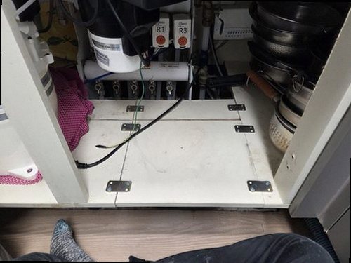 동작구 누수탐지 천장 누수 흔적과 욕실 주변 습기를 확인하는 현장