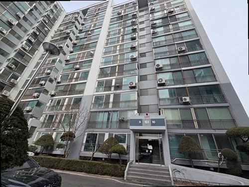 강북구 누수탐지 수도계량기 별침과 잠금 밸브를 확인하는 모습