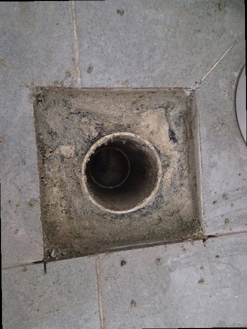 분당구 누수탐지 수도계량기 별침과 잠금 밸브를 확인하는 모습