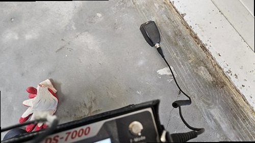 분당구 누수탐지 수도계량기 별침과 배관 누수 여부를 확인하는 모습