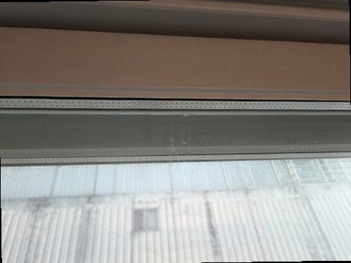 상록구 누수탐지 베란다 천장에 번진 누수 얼룩과 창틀 주변 상태