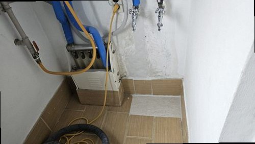 부산 강서구 누수탐지 보일러와 난방 분배기 배관을 점검하는 현장