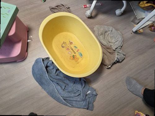 중랑구 누수탐지 누수 배관 보수 후 정리된 욕실 바닥과 건조된 천장
