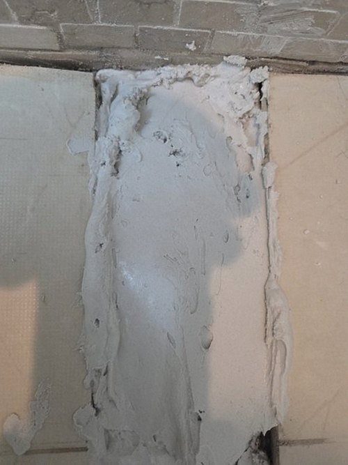 서대문구 누수탐지 배관 검사와 보수 후 바닥 상태를 확인하는 모습