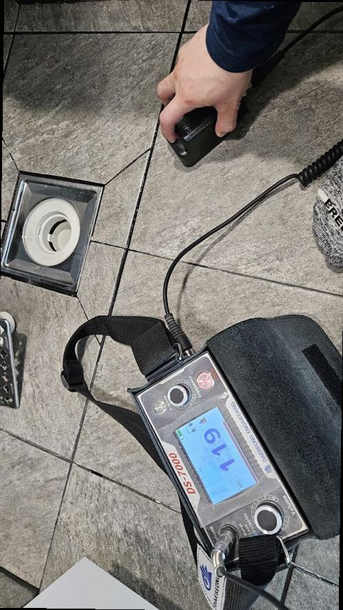 광주 누수탐지 천장과 벽면의 누수 흔적을 확인하는 현장