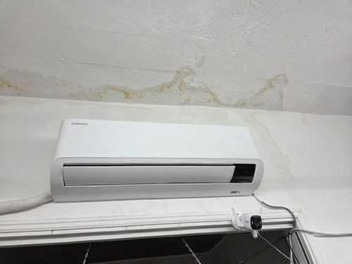 이천 누수탐지 천장 얼룩이 번진 아래층 천장 상태 점검 장면