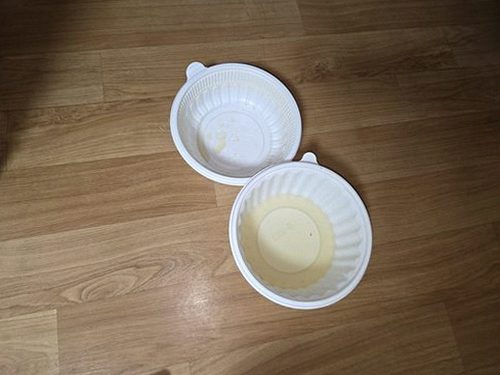 송파구 누수탐지 거실 우물천장 얼룩과 누수 점검 위치를 확인하는 모습
