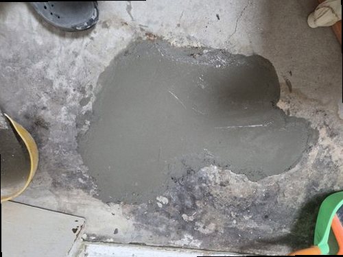 팔달구 누수탐지 싱크대 하부 급수관과 배수 트랩 누수 확인 모습