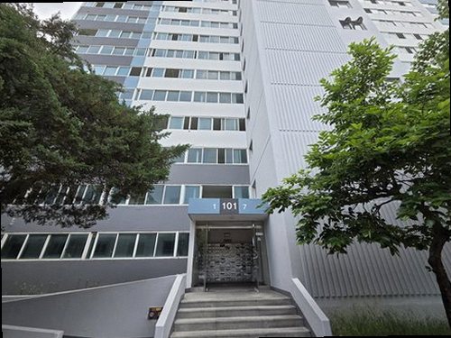 서해구·검단구 누수탐지 천장과 벽면에 나타난 누수 흔적을 확인하는 모습