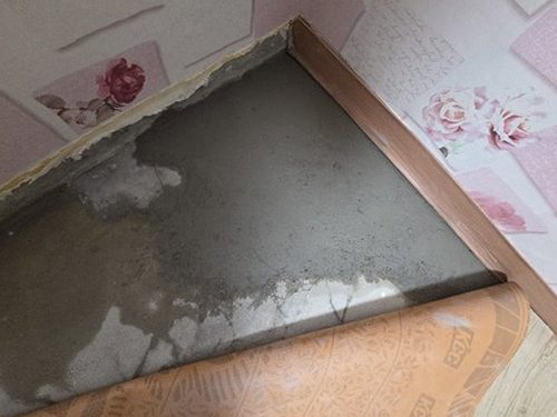 서해구·검단구 누수탐지 가스탐지기와 청음탐지기를 이용해 매립 배관을 확인하는 과정