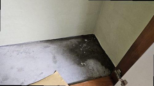 미추홀구 누수탐지 싱크대 하부 배관과 누수 흔적을 확인하는 현장