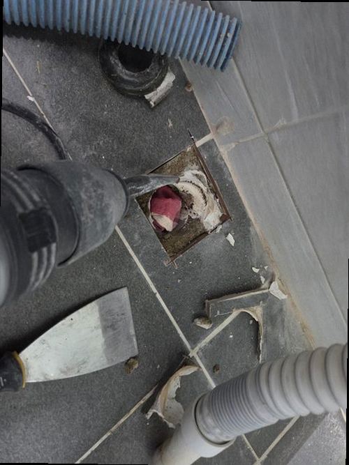 여주 누수탐지 수도계량기 별침과 욕실 천장 누수 흔적을 비교하는 점검 장면