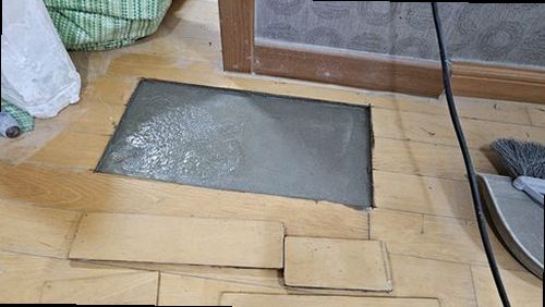 강남구 누수탐지 수도계량기와 배관 구조를 확인하는 모습