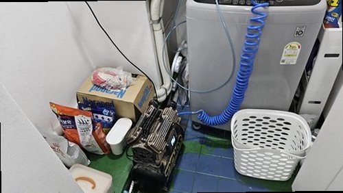 수영구 누수탐지 수도계량기 별침과 보일러 주변 배관을 확인하는 모습
