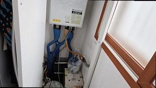 세종시 누수탐지 보일러와 난방 분배기 주변을 점검하는 현장 모습