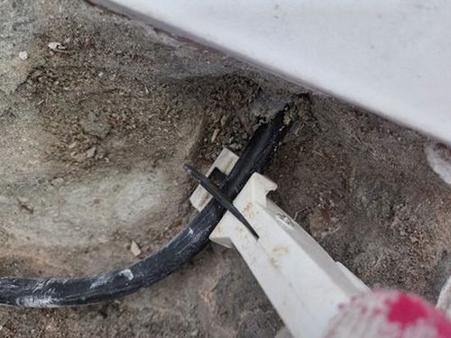 수지구 누수탐지 공압 검사와 청음 탐지 장비로 배관 상태를 확인하는 과정