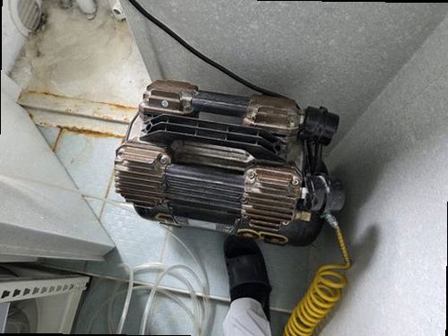 광진구 누수탐지 빌라 복도 천장에 나타난 누수 흔적과 수분 분포 확인 장면