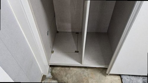 대덕구 누수탐지 수도계량기와 실내 배관 구조를 확인하는 모습