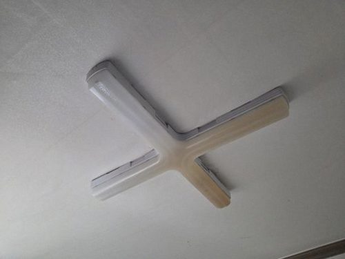 구로구 누수탐지 벽지 변색 부위와 계량기 점검 장면