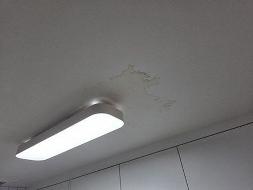 관악구 누수탐지 욕실 바닥 방수층과 배관이 지나는 단면 구조