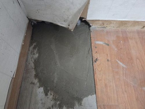 단원구 누수탐지 열화상 장비로 벽체 온도 분포를 확인하는 진단 장면
