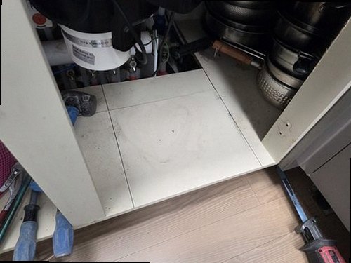 파주 누수탐지 수도계량기와 건물 내부 배관 구조를 비교한 누수 점검 이미지