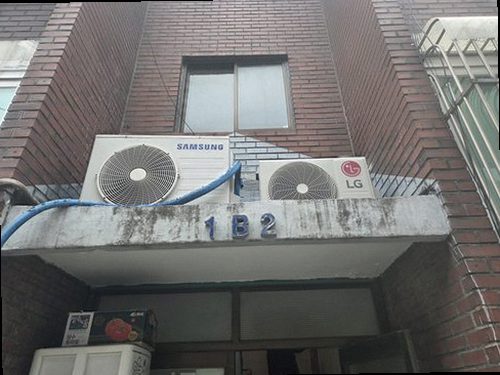 계양구 누수탐지 수도계량기 별침과 실내 누수 흔적을 확인하는 모습