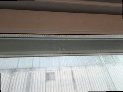 계양구 누수탐지 수도계량기와 공압 게이지를 확인하는 누수 점검 이미지