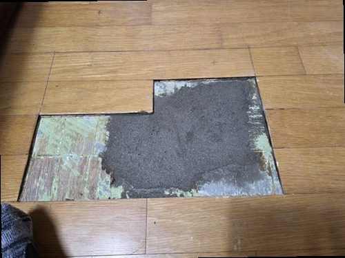 수원 누수탐지 공압 검사와 청음 탐지를 진행하는 누수 점검 현장