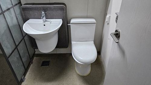 제기동 연립주택 1층 욕실 앞 시공 후기 사진