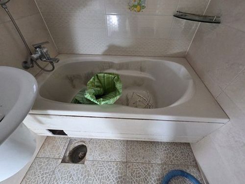 대방동 빌라 2층 욕실 옆 벽면 시공 후기 사진